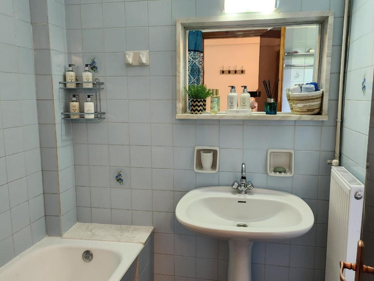 Queen Aspri Apartment 3' Min To The Beach! Antikyra Exteriör bild